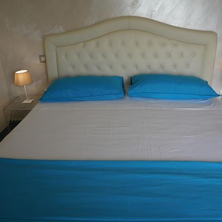 Guest House Emily Suites Сорренто Екстер'єр фото