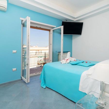 Guest House Emily Suites Сорренто Екстер'єр фото