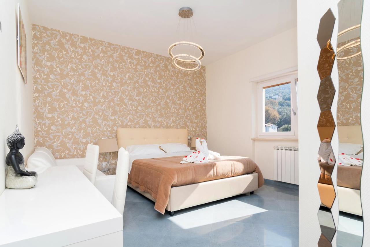 Guest House Emily Suites Сорренто Екстер'єр фото