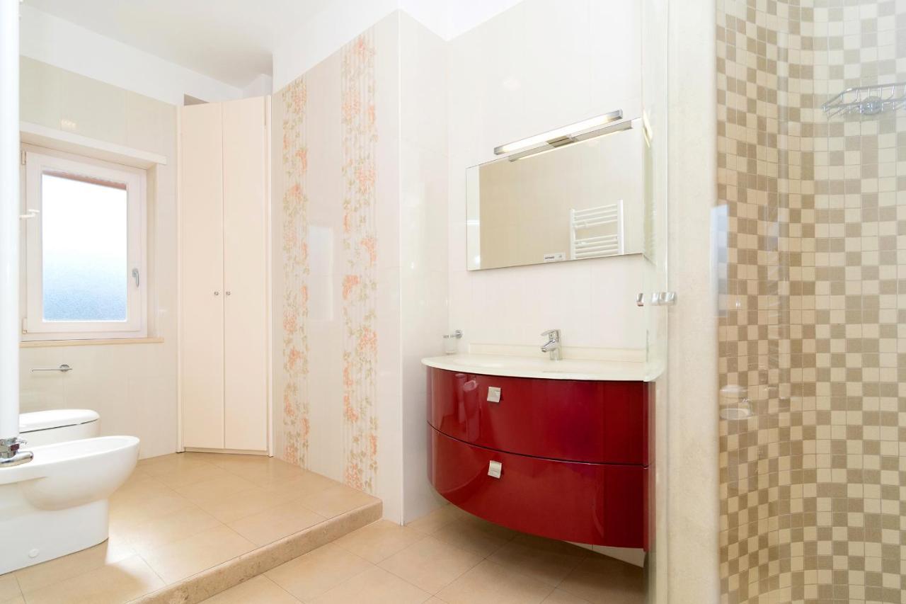 Guest House Emily Suites Сорренто Екстер'єр фото