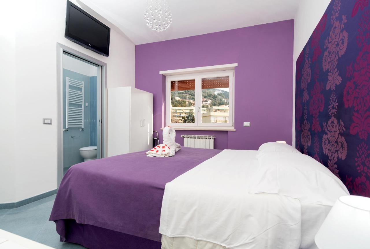 Guest House Emily Suites Сорренто Екстер'єр фото